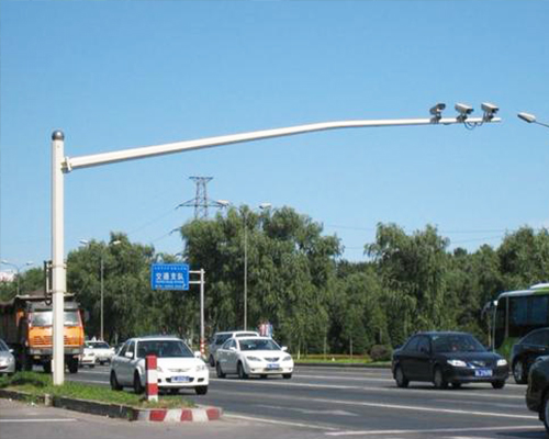 幸福路街道监控杆