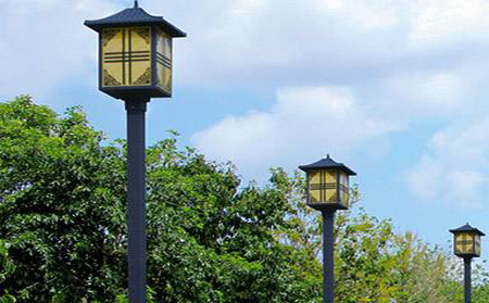 太阳能幸福路街道庭院灯怎么选亮度与续航更耐用